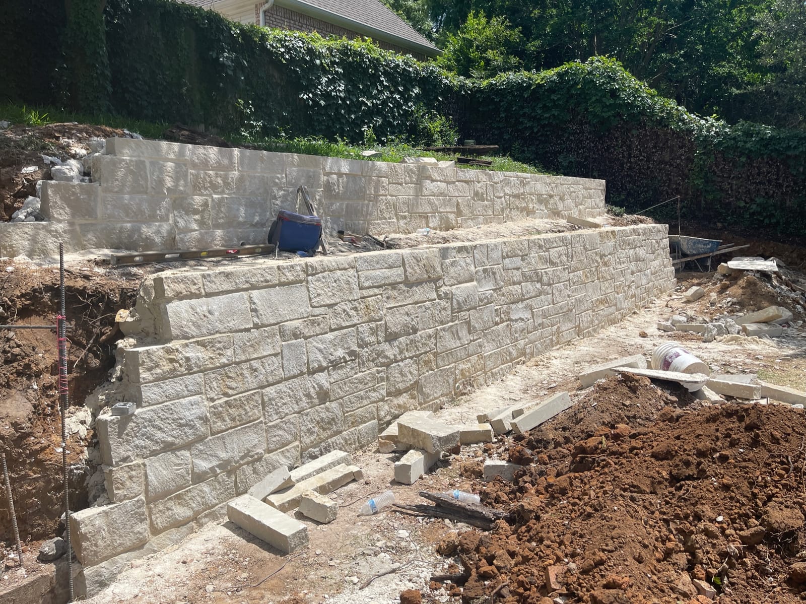 Brick retaining wall by Dayd Masonry in Fort Worth and Dallas
