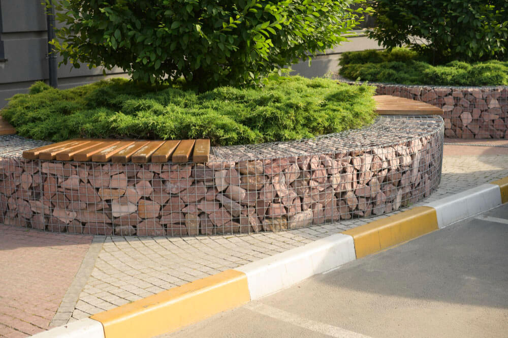 Stone retaining wall built by Dayd Masonry in Fort Worth and Dallas